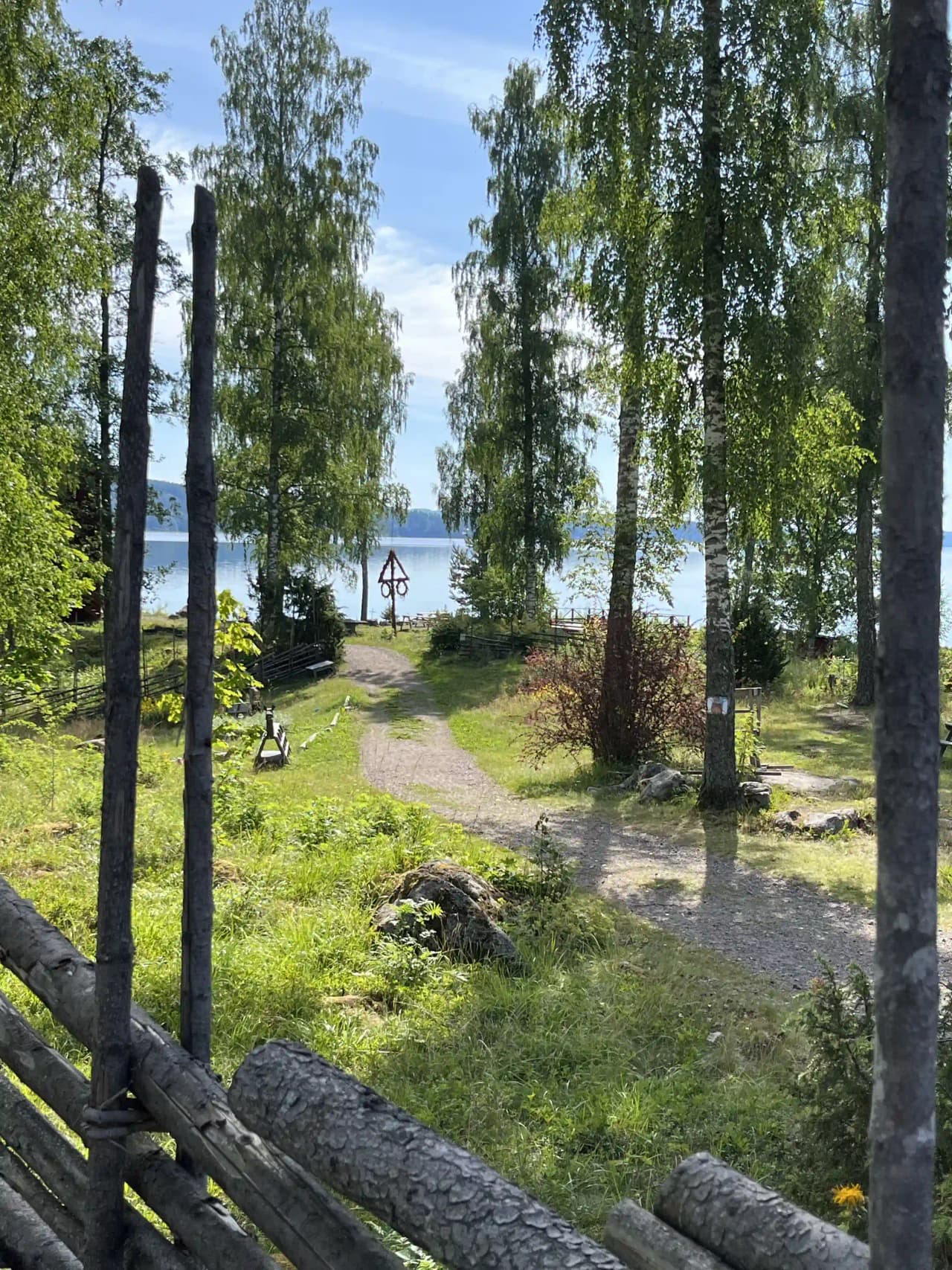 Upplev unik glamping i Värmland vid Älgå Hembygdsgård. Njut av naturnära boende med kultur, sjö, skog, vandring & fiske. Boka din glampingsemester!