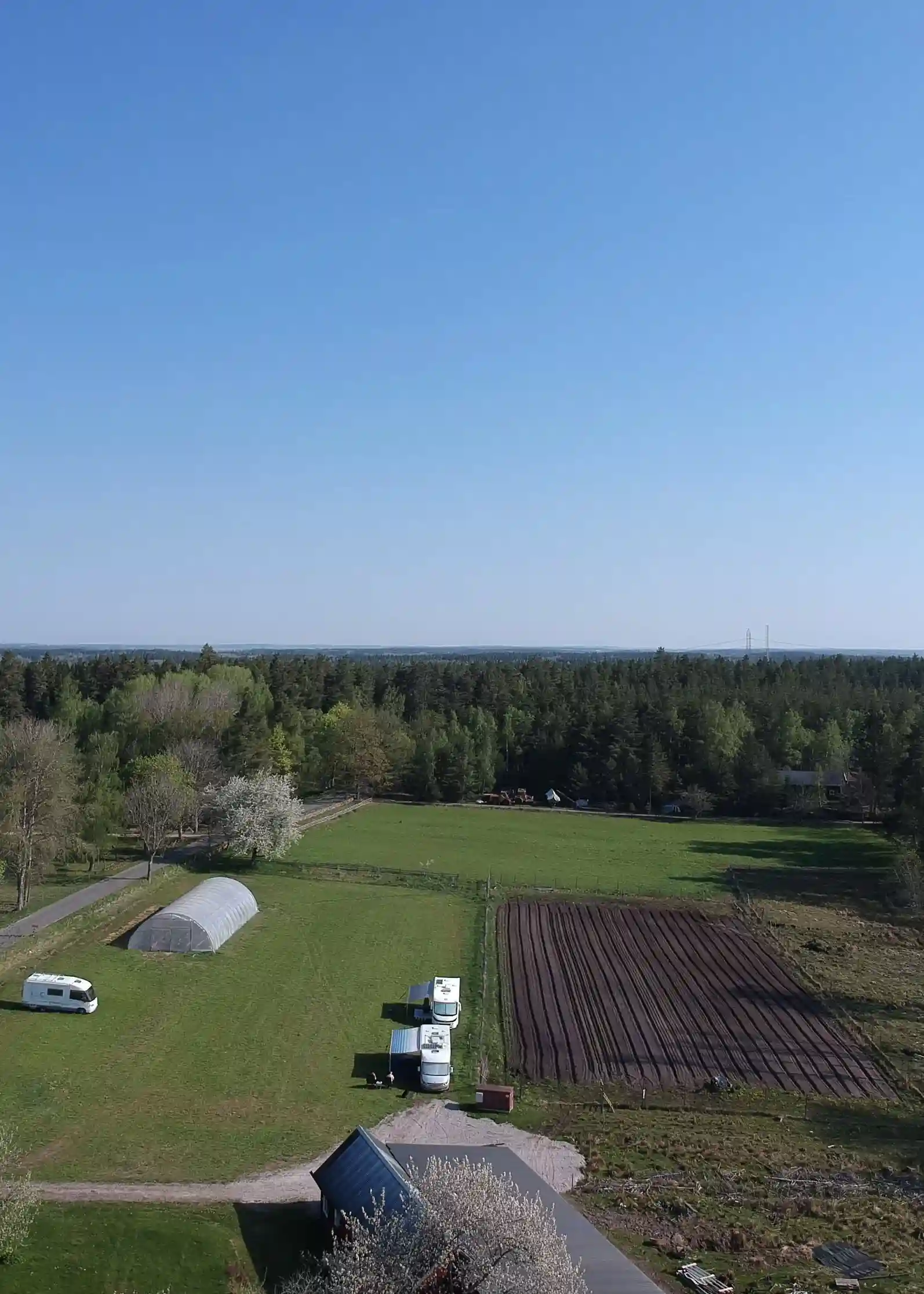 Upplev lyxig glamping på Billingens Camping i Skövde! Naturnära boende med komfort, pool, MTB, vandring & spa nära stan. Boka ditt äventyr idag!