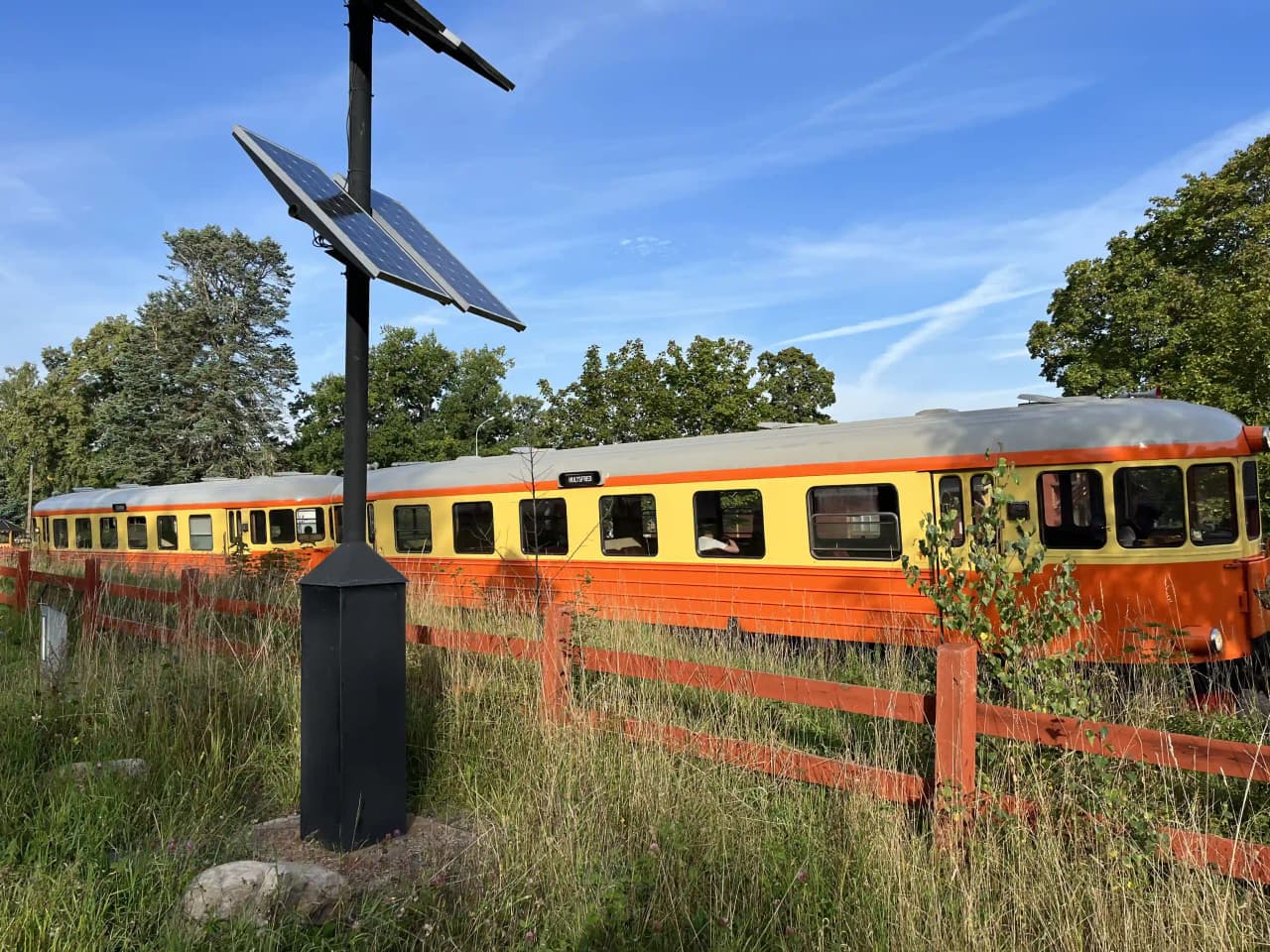 Upplev lyxig glamping i Vimmerby vid sjön Nossen! Naturnära boende med komfort nära Astrid Lindgrens Värld. Boka familjeäventyr & avkoppling idag!