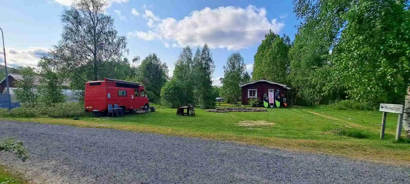 Upplev magisk glamping i Värmland! Bo i lyxiga Bell-tält vid sjön på Camping Fristad, Torsby. Nära natur, fiske & bad. Boka din bekväma natursemester!