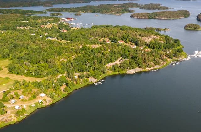 Upplev naturnära glamping & camping vid havet på Blankaholms Naturcamping i Småland. Stugor, bad, bastu & skärgårdsturer. Boka din vistelse idag!